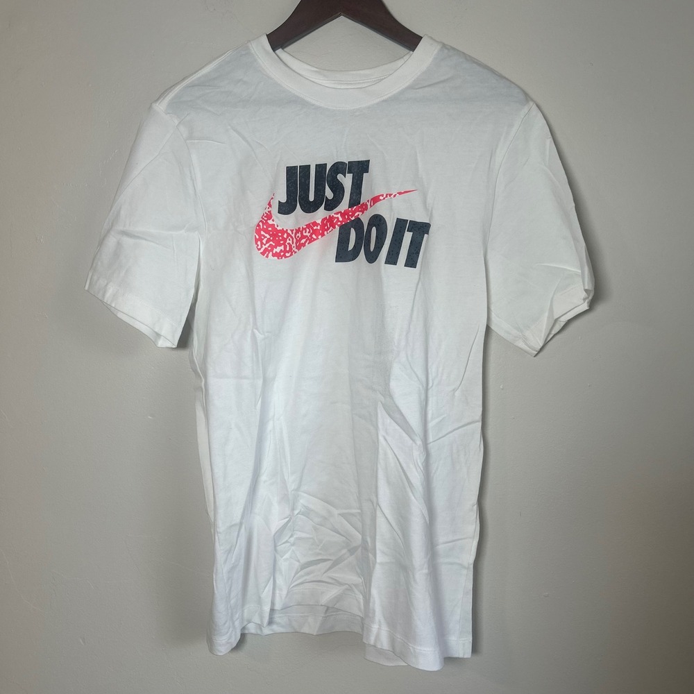 NWOT Nike Graphic T-Shirt Mens‎ Medium White Just Do It Swoosh Short Sleeve Tee